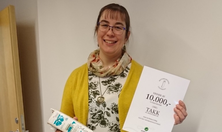 Anne-Lise Brenna Ording fra Kongsvinger vant Kr. 10.000,- i Returkartonglotteriet